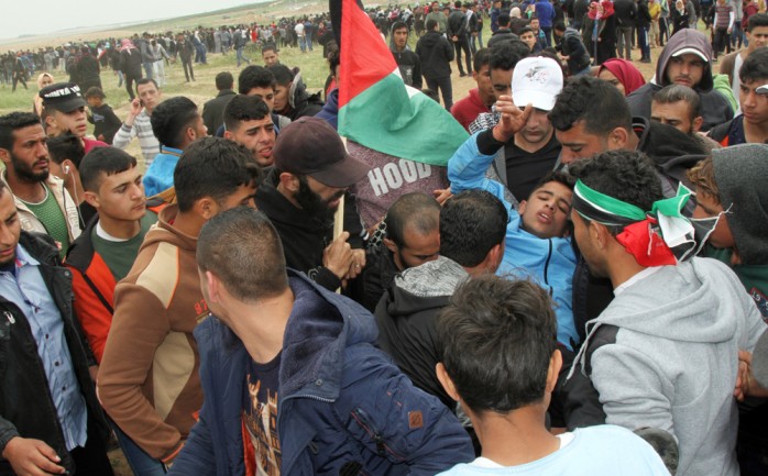 مواجهات بين الشبان وقوات الاحتلال على الحدود شرق مدينة غزة في الذكرى ال42 ليوم الارض