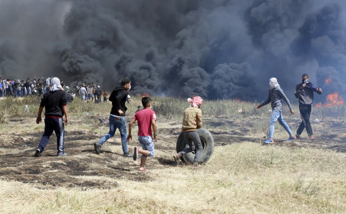 جانب من الاحتجاجات السلمية على حدود غزة في جمعة الكاوتشوك