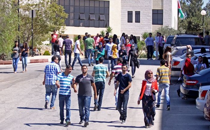 شباب من فلسطين في إحدى الجامعات