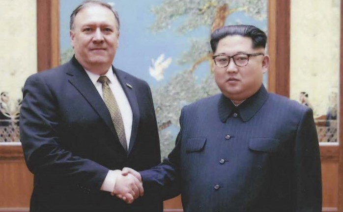 صورة من لقاء سابق بين وزير الخارجية الأمريكي والزعيم الكوري الشمالي