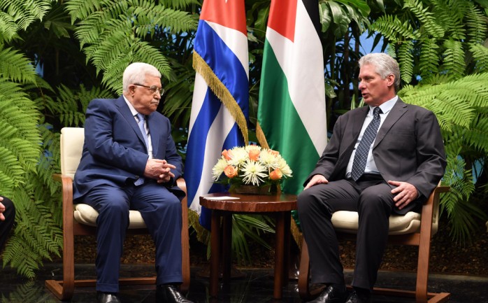 الرئيس محمود عباس، اثناء لقاء الرئيس الكوبي ميجيل دياز كانيل