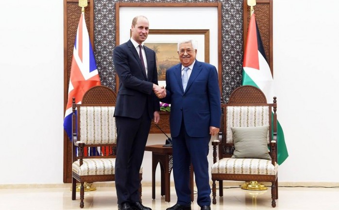 الرئيس محمود عباس لدى استقباله الأمير ويليام دوق كامبريدج