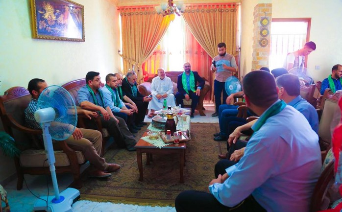 زيارة قادة حركة حماس لأوائل الطلبة