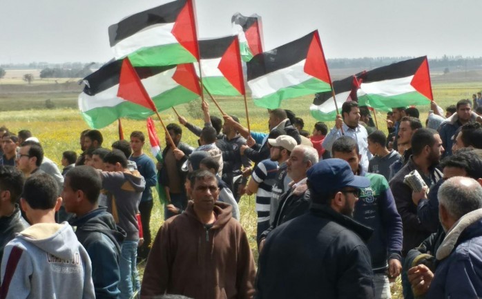 مواطنون يشاركون في فعاليات مسيرات العودة شرق قطاع غزة