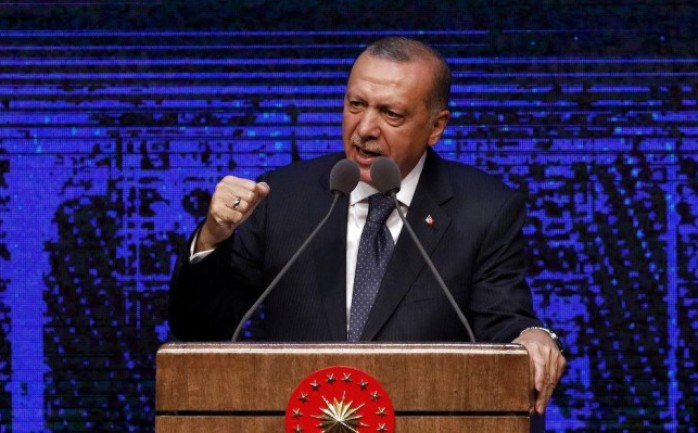 إردوغان المسألة ليست مسألة دولار وإنما حرب اقتصادية ضدنا (أ.ب)