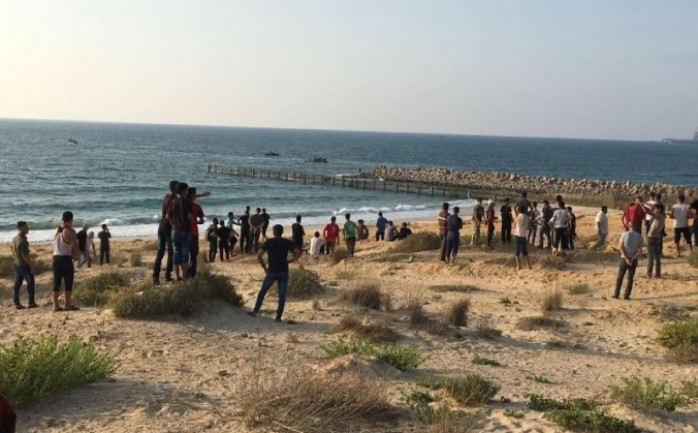 احتشاد المواطنين قرب موقع زيكيم العسكري شمالي قطاع غزة