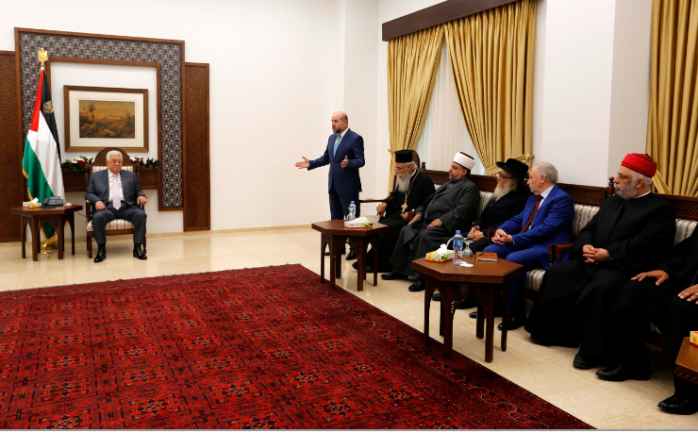 الرئيس محمود عباس، يلتقي مع وفد من القيادات الدينية الفلسطينية، لمبايعته قبيل ذهابه الى الامم المتحدة