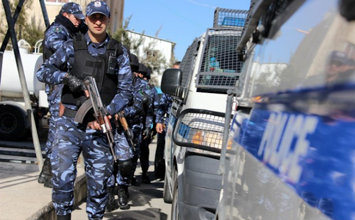 عناصر من الشرطة في مدينة نابلس بالضفة الغربية المحتلة.