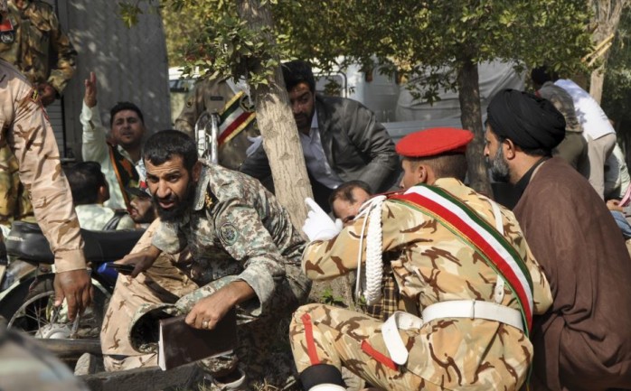 عسكريون إيرانيون أثناء الهجوم