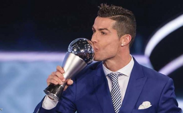 فاز رونالدو بجائزة أفضل لاعب في العالم 5 مرات