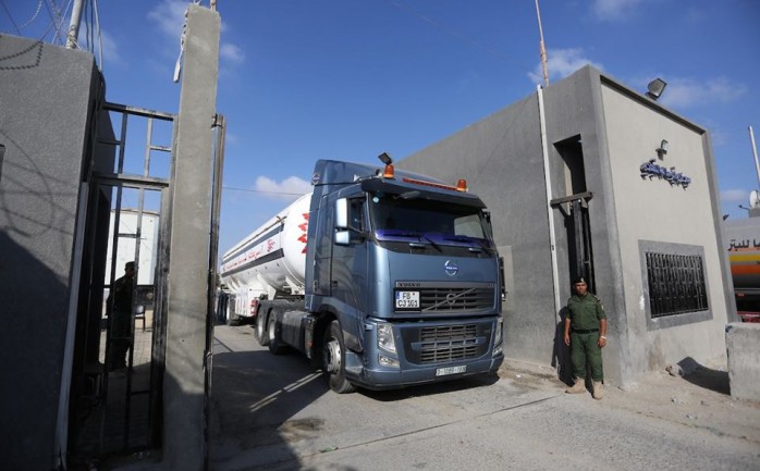 دخول أولى شاحنات الوقود القطري عبر معبر كرم أبو سالم