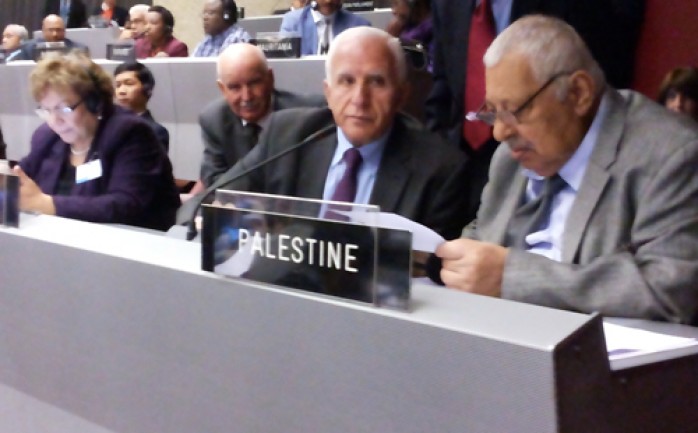 عزام الأحمد خلال اجتماع لجنة الشرق الأوسط في جنيف