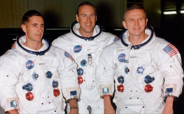 فرانك بورمان (يمين) قائد بعثة أبولو 8 لا يوافق صديقه بيل أندرس (يسار) بشأن استكشاف المريخ