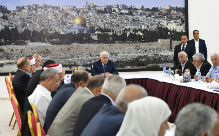 اجتماع سابق للرئيس عباس مع القيادة في رام الله