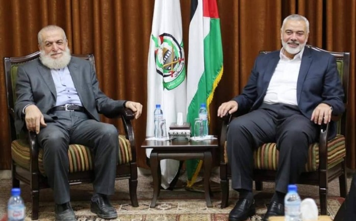 لقاء سابق بين رئيس حركة حماس إسماعيل هنية والقيادي في الجهاد نافذ عزام