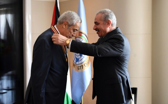رئيس الوزارء اشتية مع السفير الجزائري لدى مصر