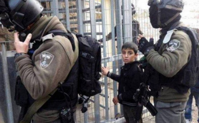 صورة ارشيفية لاعتقال طفل من قبل جنود الاحتلال