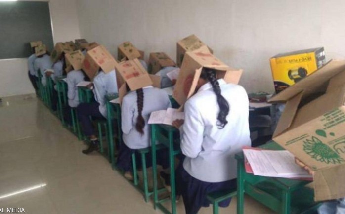 صورة توضيحية للطلبة خلال الامتحان