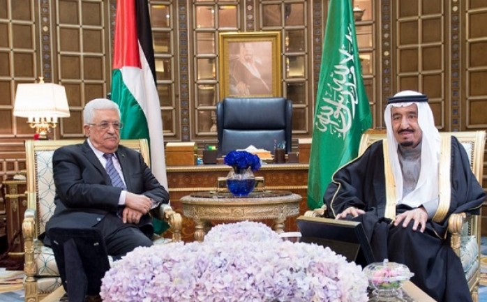 الملك السعودي سلمان بن عبد العزيز في صورة أرشيفية مع رئيس السلطة الفلسطينية محمود عباس