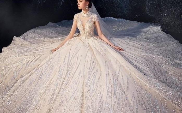 Interpretation of a dream about wearing a "white" wedding dress for a married woman