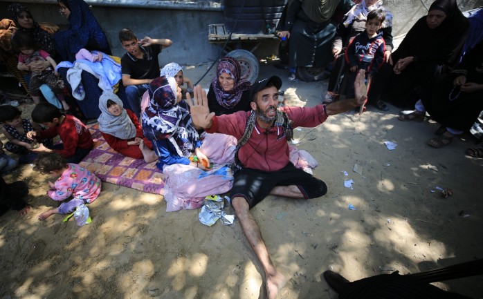 أيات وأريج وحنين ورزان نبهان يواجهن التشرد جراء قصف الاحتلال منزلهن شمال قطاع غزة.